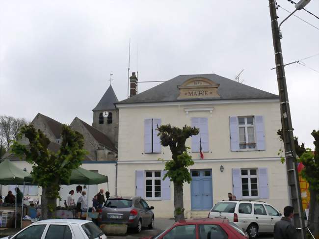 La mairie et l'église Saint-Pierre - Brégy (60440) - Oise