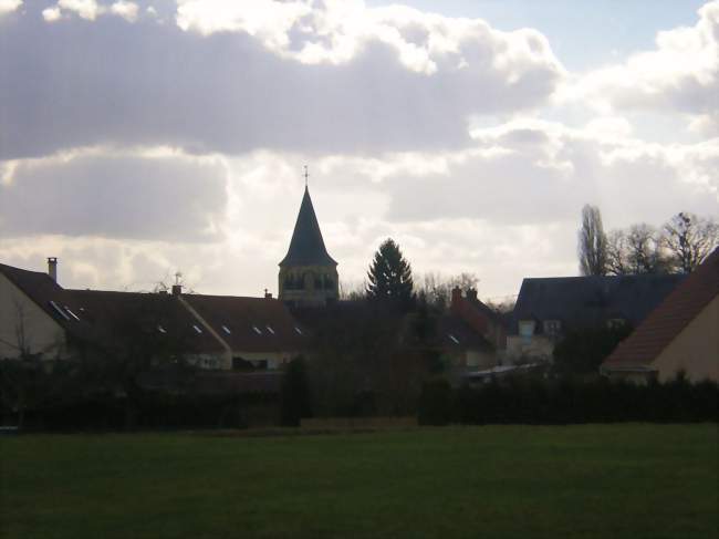 Vue générale du bourg depuis les étangs de promenade - Breuil-le-Sec (60840) - Oise