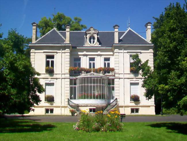 La mairie de Cauffry, façade sud - Cauffry (60290) - Oise