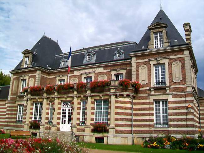 La façade principale ouest de l'Hôtel de ville - Crépy-en-Valois (60800) - Oise