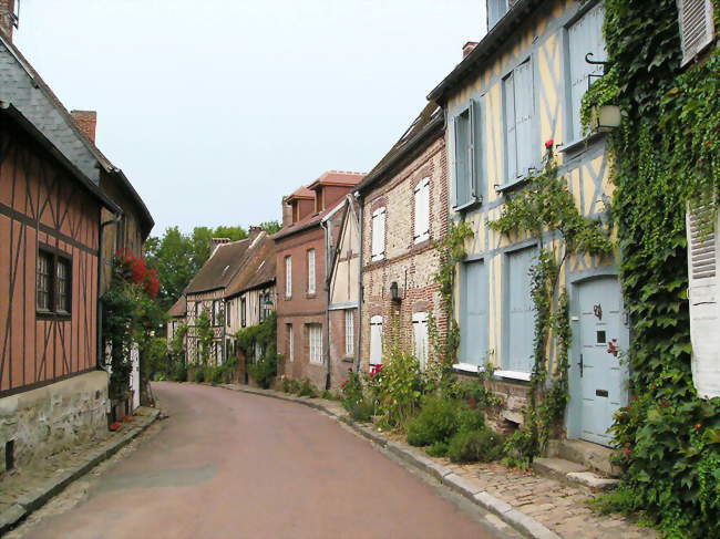 La rue principale de Gerberoy en été - Gerberoy (60380) - Oise
