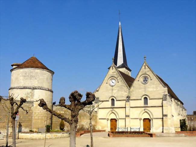 Colombier et église Saint-Ouen - Lacroix-Saint-Ouen (60610) - Oise