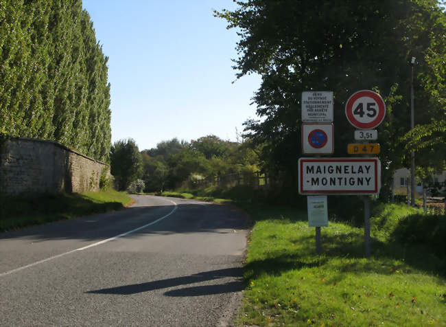L'entrée dans la commune par le Nord, en venant de Crèvecur-le-Petit et Montdidier - Maignelay-Montigny (60420) - Oise