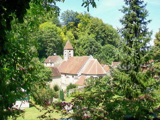 L'église Saint-Didider, vue de la lisière de la forêt - Maysel (60660) - Oise