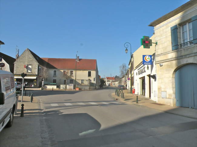 Rue principale de Le Mesnil-en-Thelle - Le Mesnil-en-Thelle (60530) - Oise