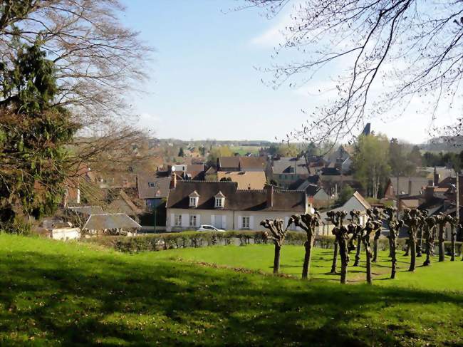 Vue sur le village depuis la statue de St-Louis au sud - La Neuville-en-Hez (60510) - Oise