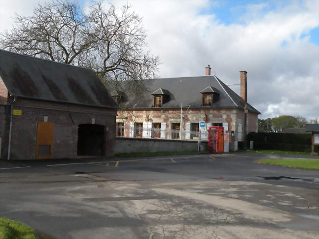 La mairie de Novillers - Novillers (60730) - Oise