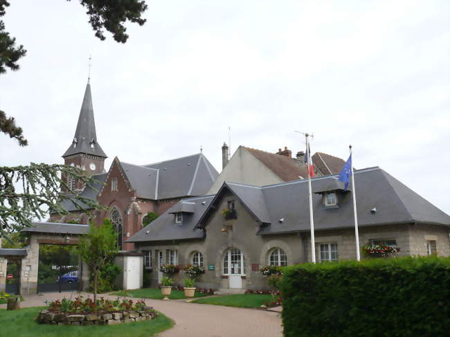 La mairie et l'église Saint-Jean-Baptiste - Le Plessis-Belleville (60330) - Oise
