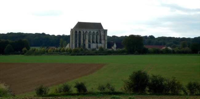 Vue générale de l'abbatiale de Saint-Martin-aux-Bois - Saint-Martin-aux-Bois (60420) - Oise