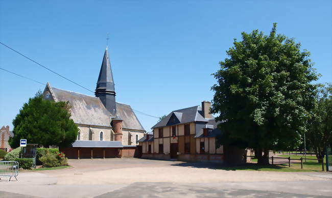 L'église, vue depuis la place derrière la mairie - Saint-Maur (60210) - Oise