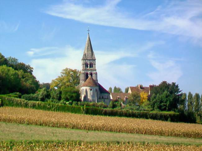 L'église romane Saint-Vaast, depuis l'est - Saint-Vaast-de-Longmont (60410) - Oise