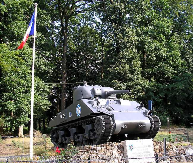 Le char Sherman de la Croix de Médavy - Le Bouillon (61500) - Orne
