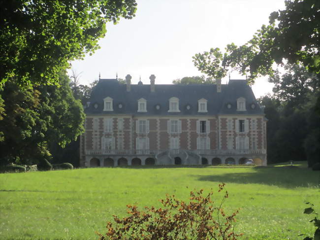 Le château de Lonné - Igé (61130) - Orne
