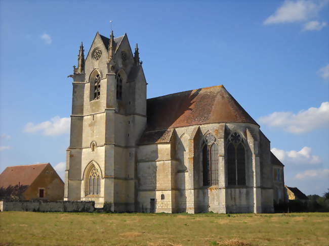 L'église Sainte-Gauburge, l'une des deux églises catholiques de la commune - Saint-Cyr-la-Rosière (61130) - Orne