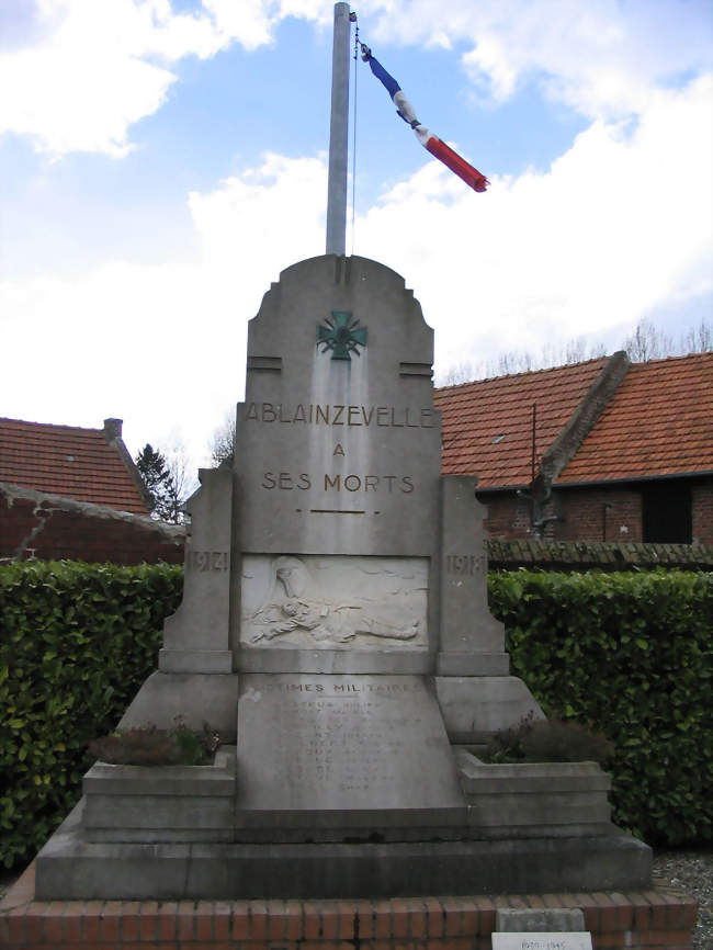 Le monument aux morts - Ablainzevelle (62116) - Pas-de-Calais
