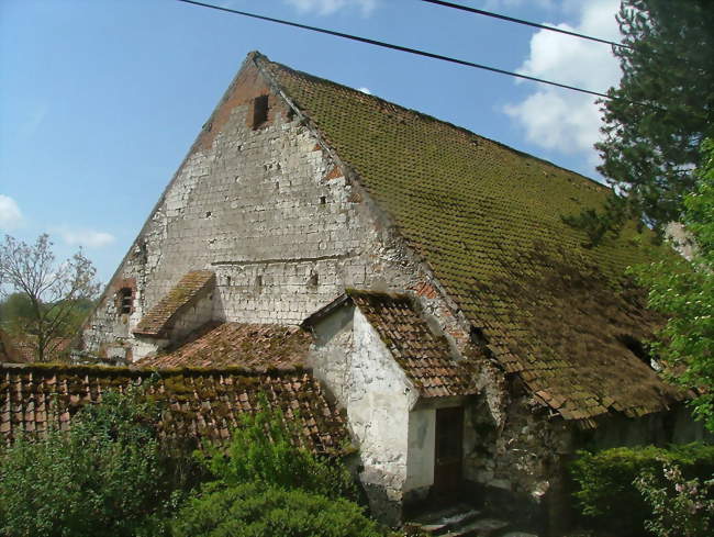 La Ferme de l'Abbiette, au pignon de laquelle s'adosse la chapelle Notre-Dame de Grâce - Attin (62170) - Pas-de-Calais