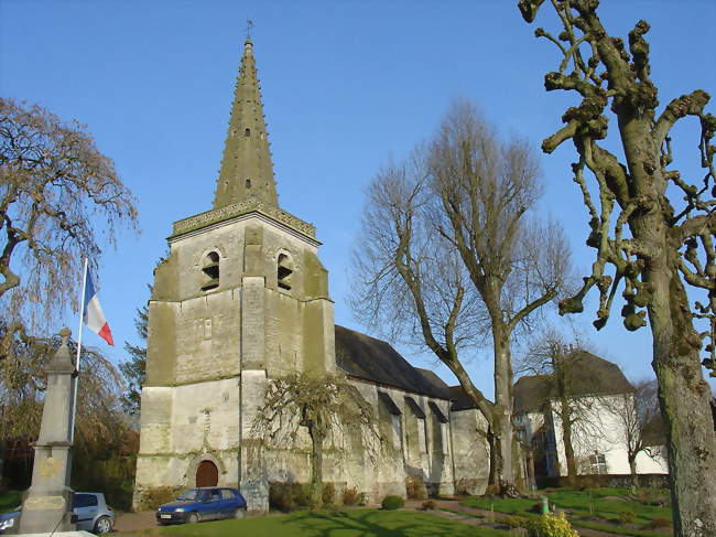 L'église Saint-Léger et le monument aux morts - Boubers-sur-Canche (62270) - Pas-de-Calais