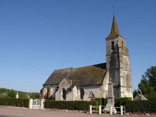 L'église Saint-Léger et le monument aux morts - Dennebrucq (62560) - Pas-de-Calais