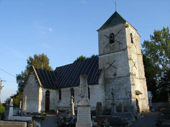 Le monument aux morts devant l'église - Fleury (62134) - Pas-de-Calais