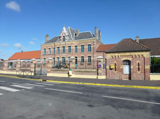 Mairie et écoles - Helfaut (62570) - Pas-de-Calais