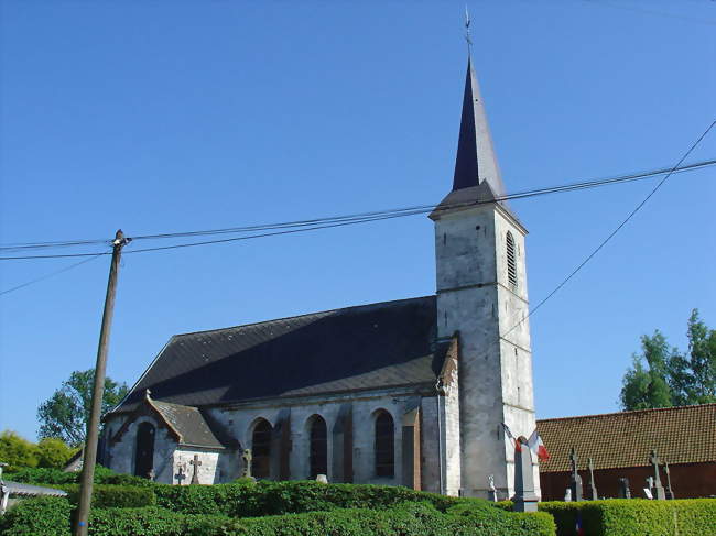 L'église et le monument aux morts - Héricourt (62130) - Pas-de-Calais