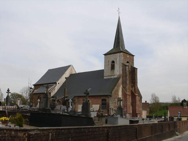 Le cimetière, l'église Saint-Pierre et le monument aux morts - Herly (62650) - Pas-de-Calais