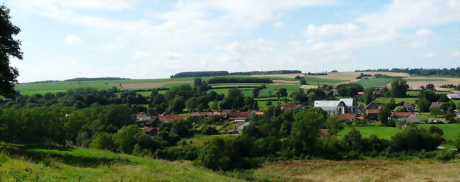 Le bourg d'Heuchin vu de la route de Boyaval - Heuchin (62134) - Pas-de-Calais