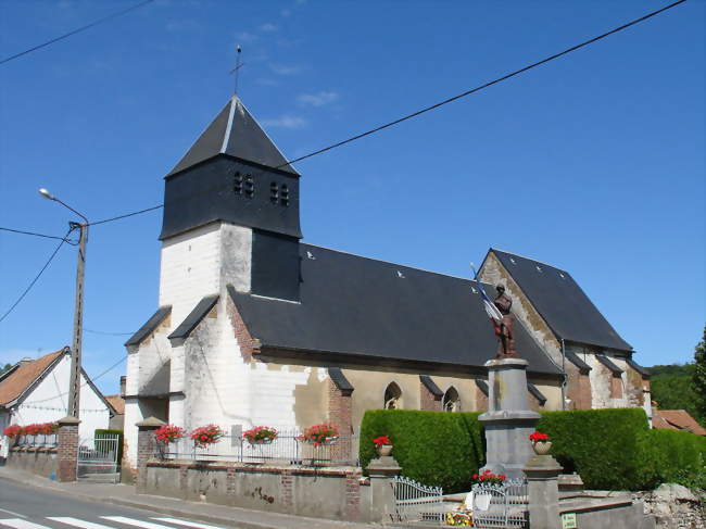 L'église de la Nativité et le monument aux morts - Inxent (62170) - Pas-de-Calais