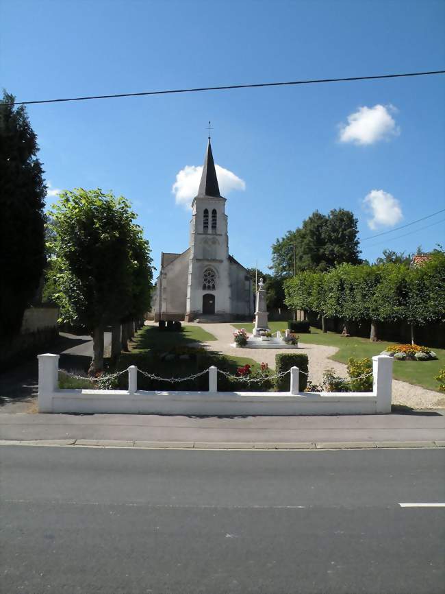 L'église et le monument aux morts - Lespinoy (62990) - Pas-de-Calais
