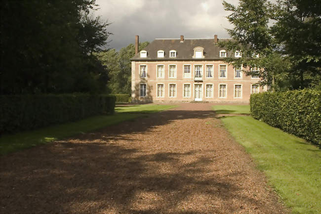 La façade avant du château - Lignereuil (62810) - Pas-de-Calais