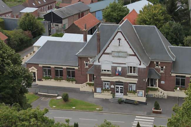 La mairie et l'école, vues du clocher de l'église - Ligny-Thilloy (62450) - Pas-de-Calais