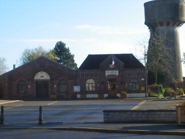 La mairie au centre - Locon (62400) - Pas-de-Calais