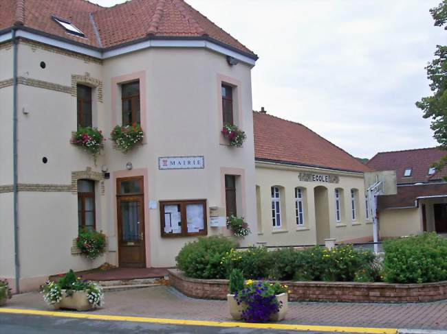 La mairie et l'école - Longfossé (62240) - Pas-de-Calais
