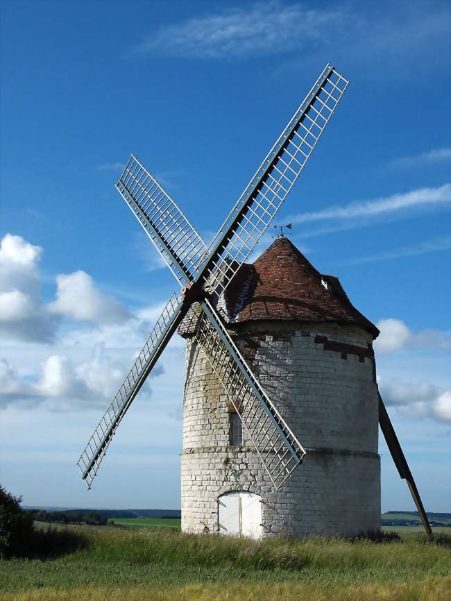 Le moulin à vent, monument historique - Mentque-Nortbécourt (62890) - Pas-de-Calais