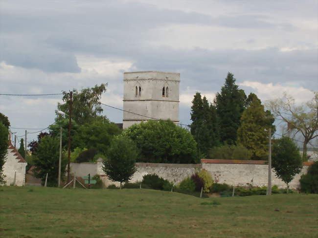 Eglise, vue du cimetière - Montenescourt (62123) - Pas-de-Calais