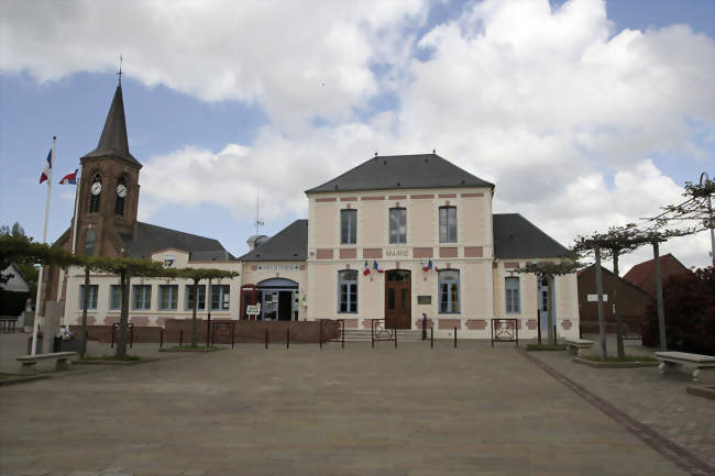 L'église et la mairie - Rang-du-Fliers (62180) - Pas-de-Calais