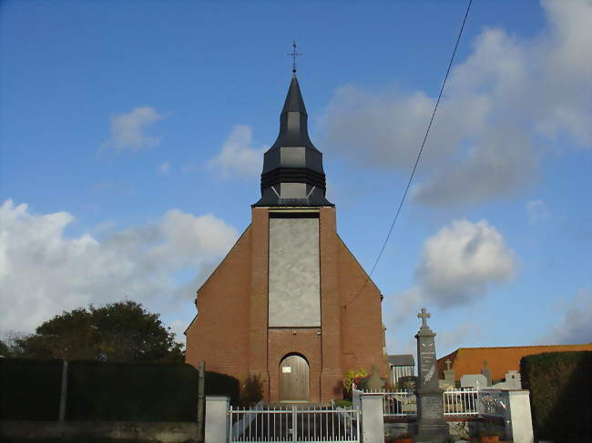 L'église Saint-Jacques et le monument aux morts - Sains-lès-Fressin (62310) - Pas-de-Calais