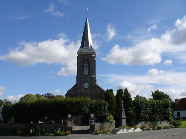 L'église Saint-Pierre et le monument aux morts - Saint-Josse (62170) - Pas-de-Calais