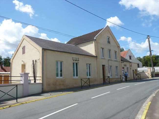 Mairie et école - Saint-Martin-d'Hardinghem (62560) - Pas-de-Calais