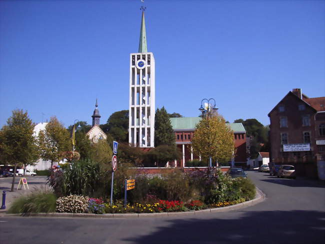 Le campanile, l'égliseet la chapelle des surs noires - Saint-Pol-sur-Ternoise (62130) - Pas-de-Calais