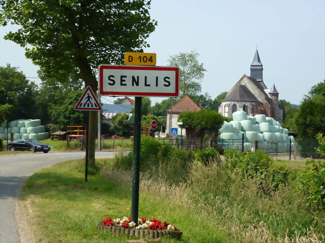 L'entrée de la commune et l'église - Senlis (62310) - Pas-de-Calais