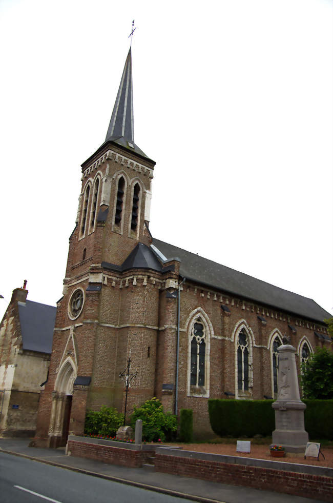L'église et le monument-aux-morts - Thièvres (62760) - Pas-de-Calais