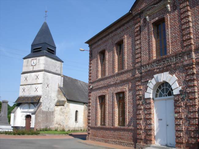 L'école, la mairie et l'église - Tortefontaine (62140) - Pas-de-Calais