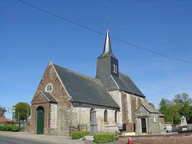 L'église Saint-Pierre et le monument aux morts - Zoteux (62650) - Pas-de-Calais