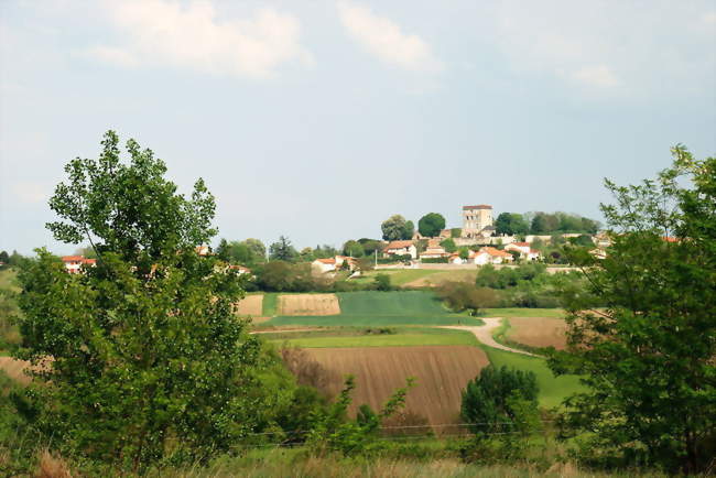 Vue générale du village de Beauregard-l'Évêque - Beauregard-l'Évêque (63116) - Puy-de-Dôme