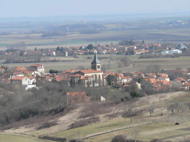 Bourg de Gimeaux vu depuis le sud-ouest (RD 411 sur Prompsat) - Gimeaux (63200) - Puy-de-Dôme