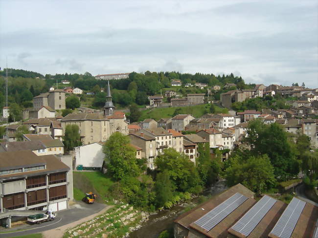 Vue générale d'Olliergues depuis l'entrée du village - Olliergues (63880) - Puy-de-Dôme