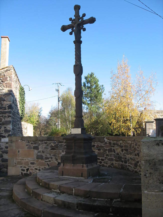 La croix de la Placette - Saint-Cirgues-sur-Couze (63320) - Puy-de-Dôme