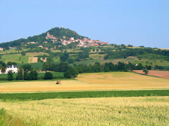 Le village sur sa butte volcanique - Usson (63490) - Puy-de-Dôme