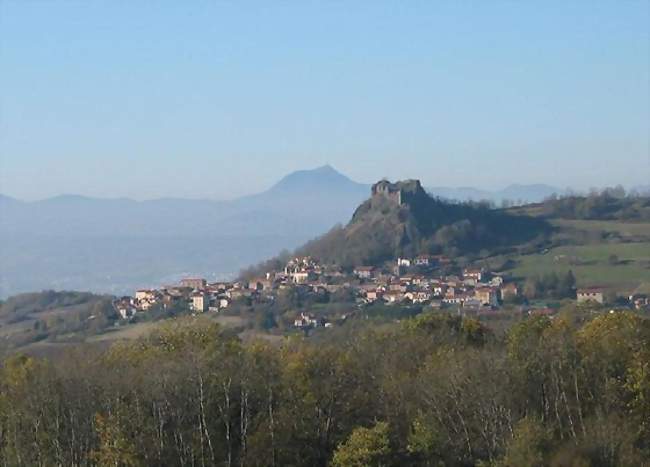 Yronde-et-Buron et le château de Buron (XIIIe siècle) - Yronde-et-Buron (63270) - Puy-de-Dôme